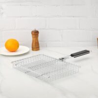 Folding handle grill basket clamp for outdoor cooking